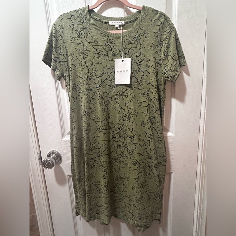 NWT Short Sleeve Crewneck T-Shirt Dress Green Floral Size Small - Picture 4 of 7